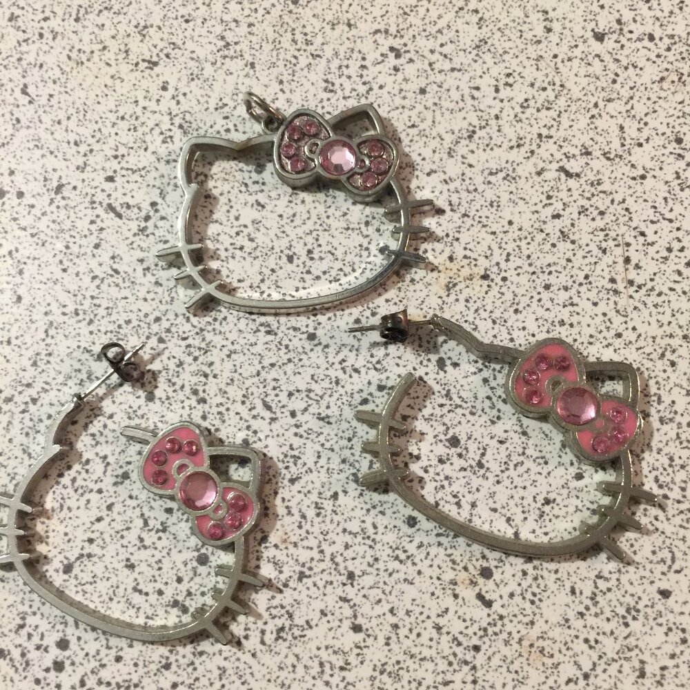 Hello Kitty pendant and earrings